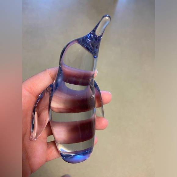 Neodymium Alexandrite Glass Penguin Subtle Color Change Art Glass - Picture 9 of 10